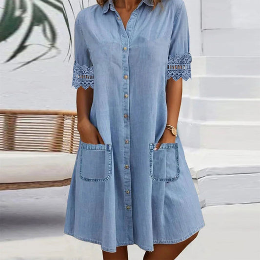 ⭐ 50 % de réduction ! ⭐ Mini-robe en denim bleu – col, manches en dentelle, poches latérales. Quand le décontracté rencontre l'élégance ! 💃